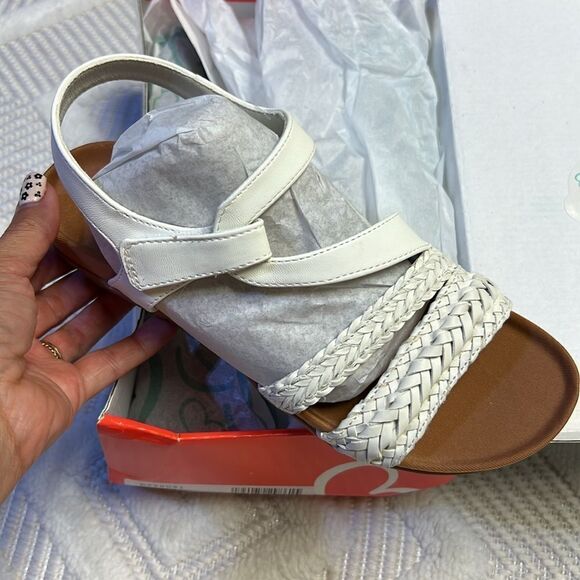 BARETRAPS - Jalen Sandal in White - Picture 3 of 6